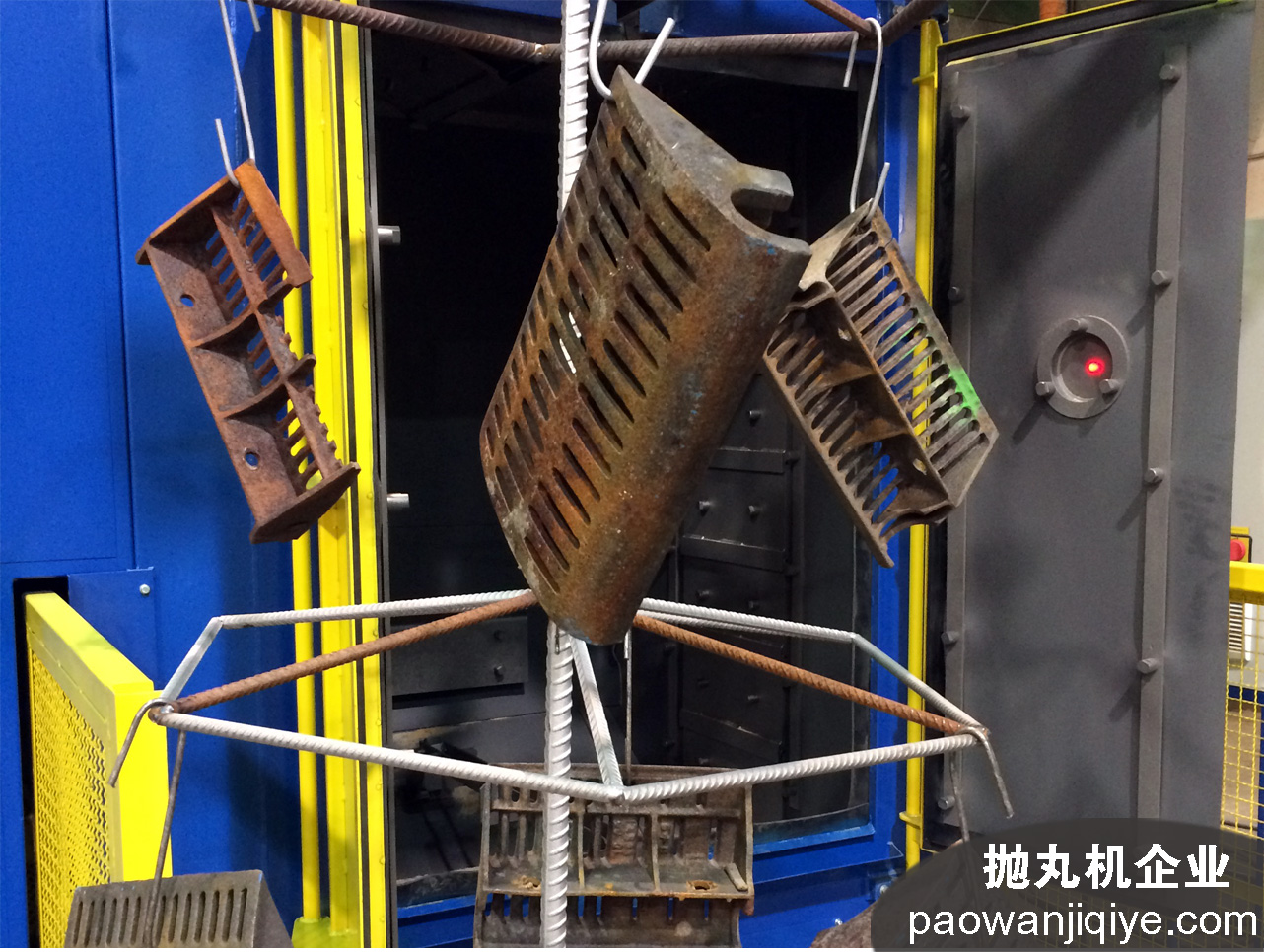 除銹機(jī)械工作中圖片